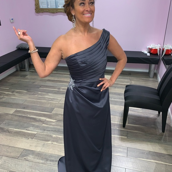 NEW TAGS Stunning Charcoal sequin one shoulder - Picture 2 of 8